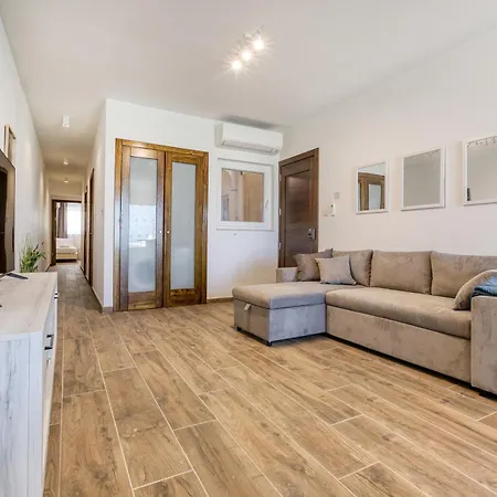 Bright & Cosy 3br With Private Balcony & Wifi By 360 Estates *