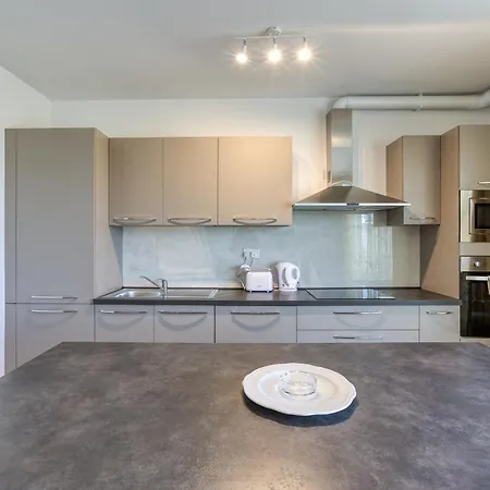 Bright & Cosy 3br With Private Balcony & Wifi By 360 Estates *