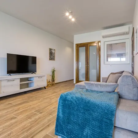 Bright & Cosy 3br With Private Balcony & Wifi By 360 Estates